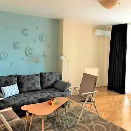 Sea Park Apartment *